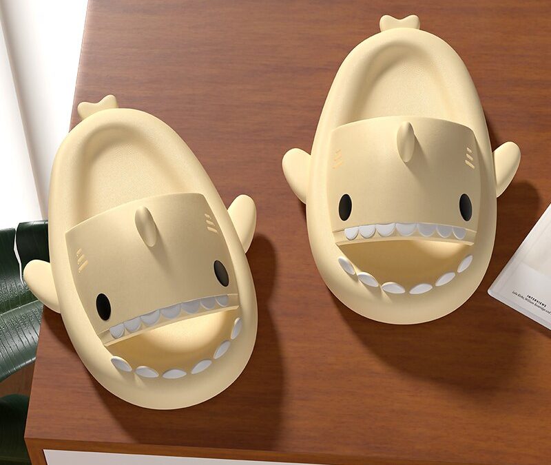 Claquette Shark : un accessoire de style et de confort